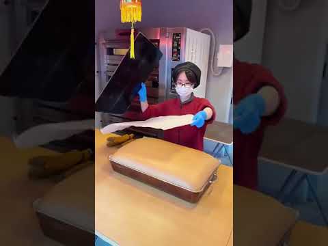Making fluffy Taiwanese Castella #fluffy #castellacake #cakes #baking baking #taiwan #shorts #viral