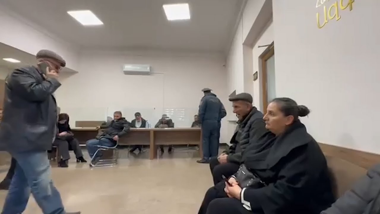 Անհետ կորած զինծառայողների ծնողները ԱԺ-ում են