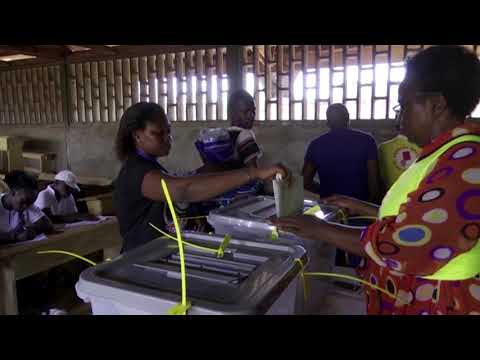 中非共和國在暴力的陰雲下進行投票 (Central African Republic votes under a cloud of violence)