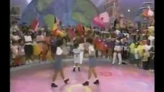 Raven-Symoné - &quot;That&#39;s What Little Girls Are Made Of&quot; + Interview Live on Xuxa (1993)