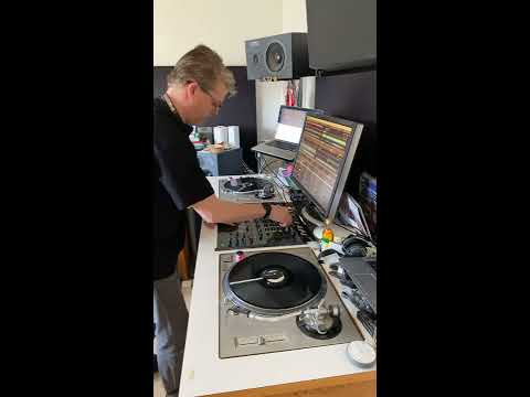 Hertz - Live in the mix