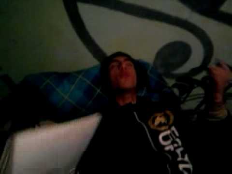 Escribiendo en el deskicio "Dekados"