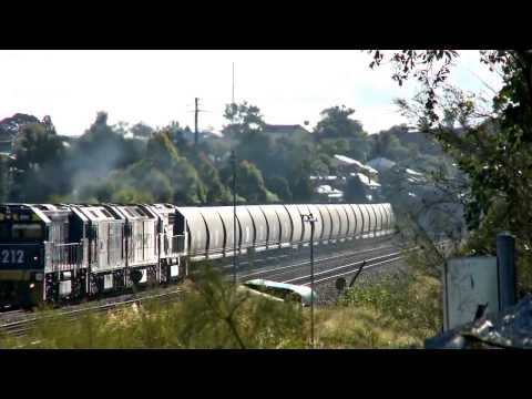 82 class & G class Locomotives: Pacific National Coal Train - PoathTV Australian Railways