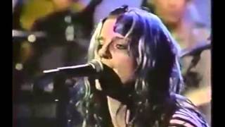Download lagu L7 - Pretend We're Dead (Letterman 1992) mp3