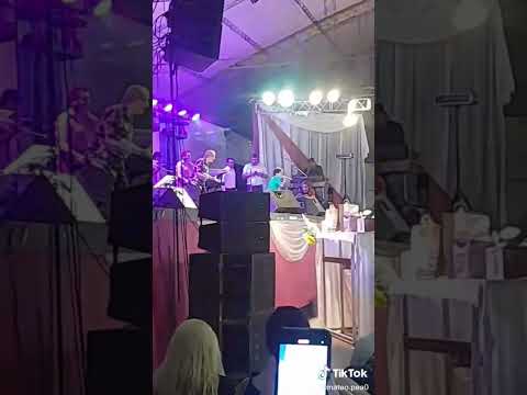 cantando en chamical la Rioja con el artista Manolo puga