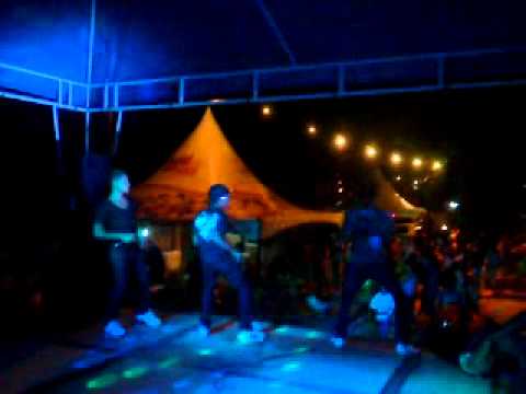 OS ALOPRADOS  NA PRAÇA  DO  AMERICA  EM  PONTEZINHA