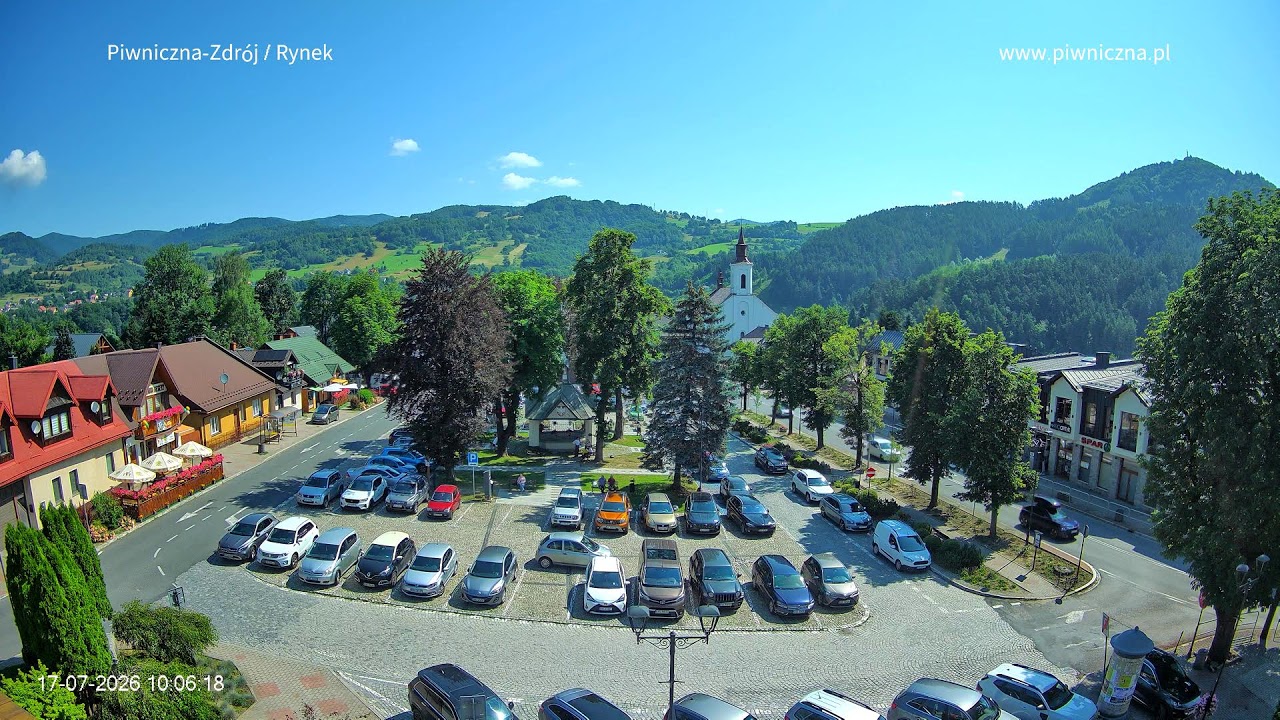 Live webcam view of Plaza del Mercado y Montañas Beskid