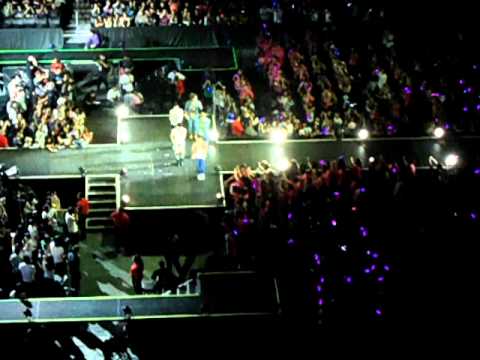 100904 [Fancam] SHINee - "Stand By Me, Replay, Get Down" @ SMTOWN in LA '10
