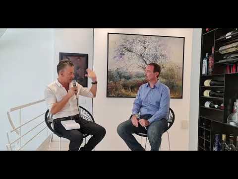 מאיר גלוזברג בשיחה עם תום בראון.על ההבדלים בין עבודת המתווך בישראל לארצות הברית, ומה אפשר וצריך לאמץ