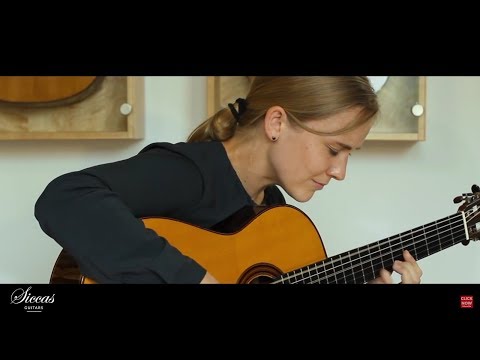 Julie Malia (AKA Jule Malischke) plays Medusa by Thomas Fellow on a 2016 Jost von Huene