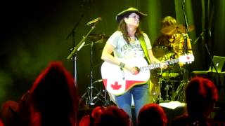 Northern Girl-Terri Clark Concert.MOV