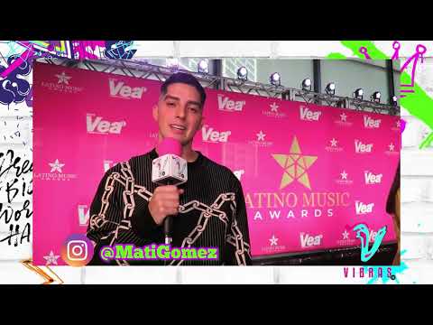 Mati Gómez canta “mi viejo” en la alfombra de Latino Music Awards