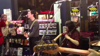 Hollerado- So it Goes