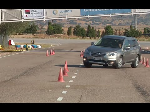 Subaru Outback 2016 Maniobra de esquiva (moose test) y eslalon | km77.com