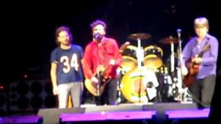 Not Given Lightly (Chris Knox) - Eddie Vedder, Neil _ Liam F.flv