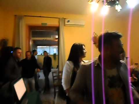 luigi capasso video al girasole con parenti e amici tutti ballano muovi la colita