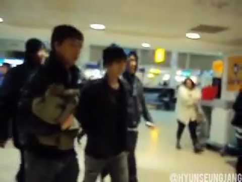 111206 Hyunseung and manager @ Heathrow Airport