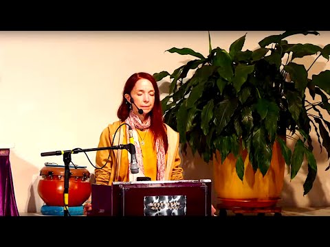 Ankommenssatsang und Mantrasingen mit Krishnapriya - Yoga Vidya Live 20:00 Uhr 23.08.2020