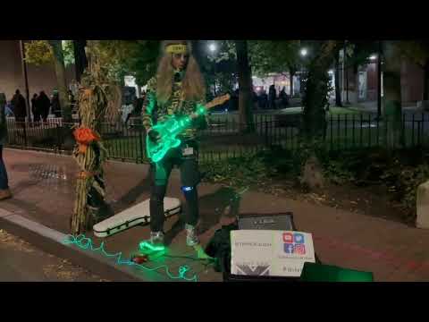 SALEM PIRATE FUN Street performing. fan video 🎪🎃Halloween Haunted Happenings 🏴‍☠️ 👻☠🤘🧙‍♂️🎸🎶💫🔮