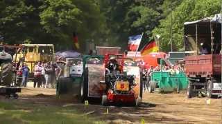 preview picture of video 'Die Sportklasse beim Trecker Treck in Banzkow 2012'