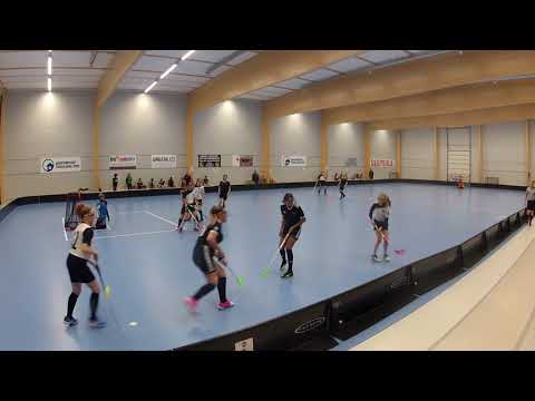 18.9.2019 FC Tuusula B-tytöt - Icehearts C-tytöt - voittolaukaukset 1/2 Tuusulan salibandyhalli