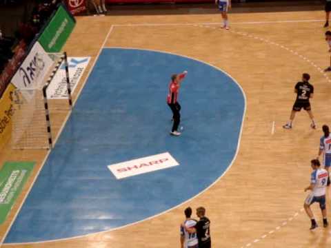 Mimi Kraus beim 7-Meter (HSV - Lemgo)