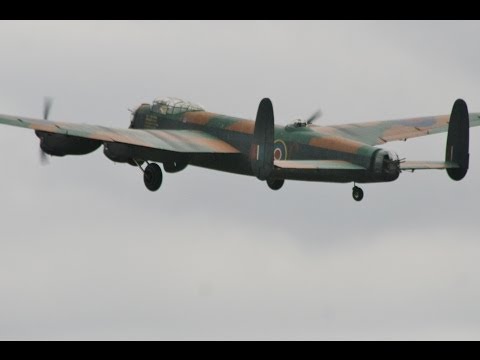 GIANT 1/6 SCALE RC WW2 BOMBERS - RAF COSFORD LMA RC MODEL AIRCRAFT SHOW - 2013