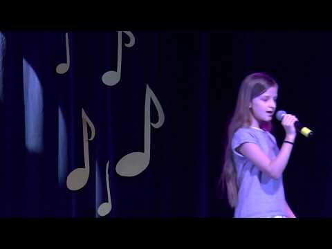 "MATKA BOSKA NA NARTACH" -wykonanie: Sonia Polak (słowa: J.I. Sztaudynger)