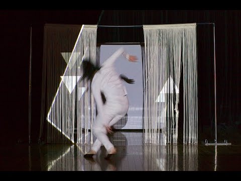 演奏・創作学科 国立音楽大学　竹田栞「trigon」for performance and multi-projection