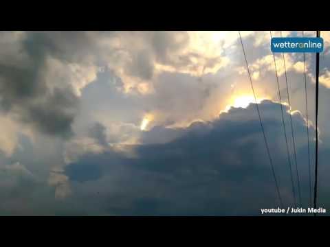 wetteronline.de: Strange lights above the clouds (June 10, 2016)