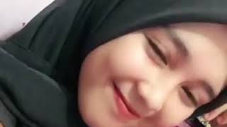 Download lagu CEWEK CANTIK TIKTOK ADEK BERJILBAB UNGU mp3
