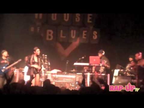 Brandy Raps with Timbaland LIVE!