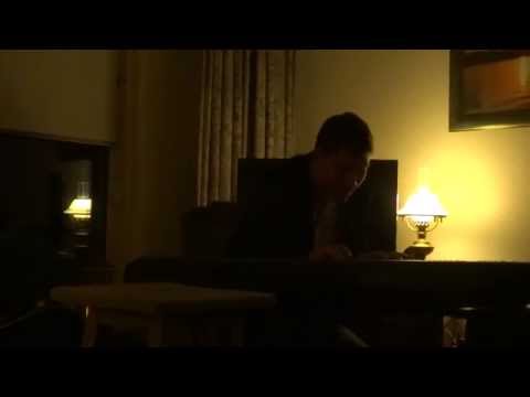 Youri Lentjes met "Nowhere" bij huiskamerconcert Nieuwendijk 17-10-2014