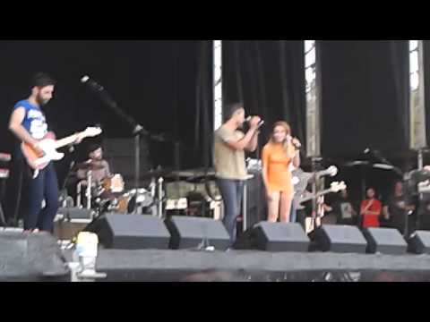 Zahara y Santi Balmes (LowCostFestival 2013)