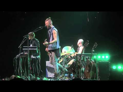 Tear Me Up : The Kin @ P!NK tour