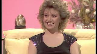 Elaine Paige: &#39;Ave Maria&#39; and Interview (1982)