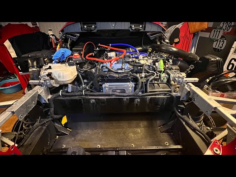 Alfa Romeo 4C VIDEO 1 Remove the engine step by step.