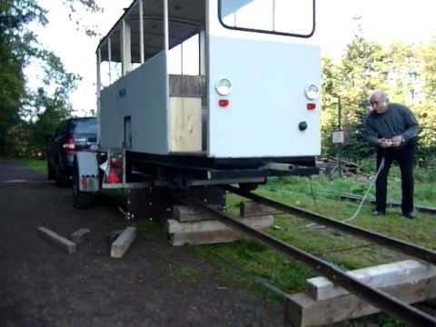 Abladen des MSGB Triebwagens in Ramsen-West (2)