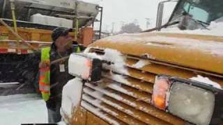 preview picture of video 'VDOT: Battling the snow, Jan. 30-31, 2010, part 4'