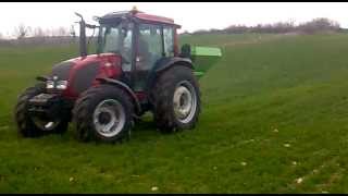 preview picture of video 'Valtra A85 Gübrede part1'