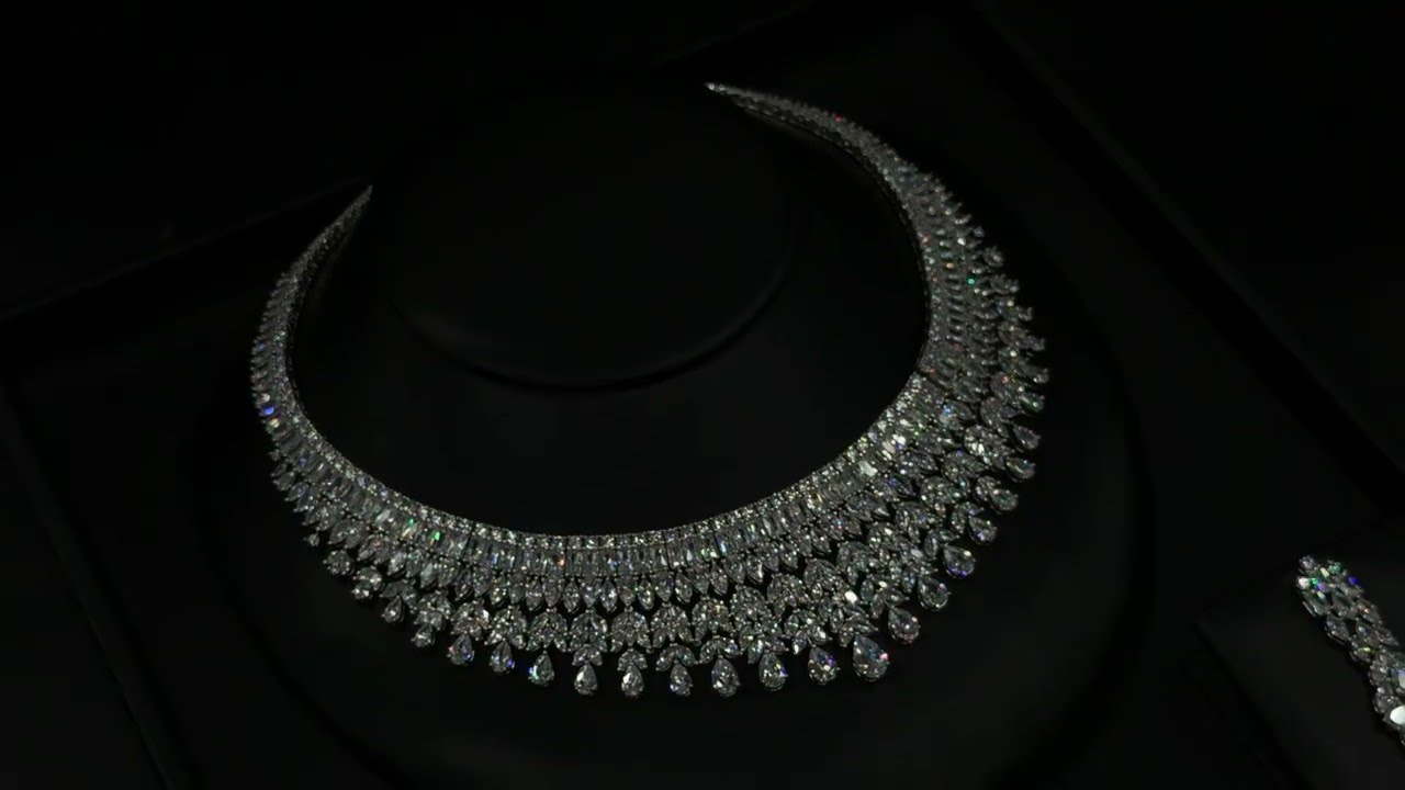 Accessory set with dangling shiny branches