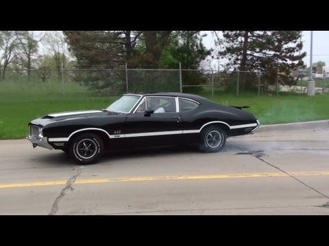 1970 Oldsmobile 442 W-30 Post Coupe Burnout
