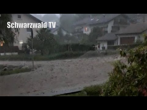 🚨⛈️ Unwetter mit Sturzflut am Hochrhein: Straßenüberflutung nach Gewitter in Kadelburg [08.06.2021]