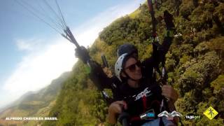 preview picture of video 'Voo Duplo de Parapente em Alfredo Chaves Equipe Fora do Ar Paragliding - Larissa'