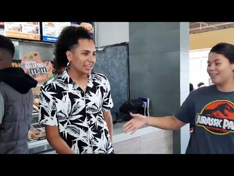 Davis Flow con los fans en Honduras