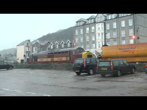 Class 37 37401 Slipping on 6W91 Loaded Ballast  At Barmouth 22.11.09