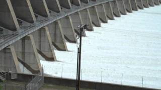 preview picture of video 'Garrison Dam Spillway 06/08/2011 #1'