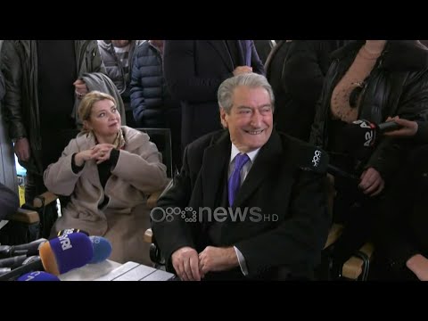 Uluni se do ju qeras me kafe, Berisha batuta me gazetarët te lokali i PD: Jo raki se trembet Gazi