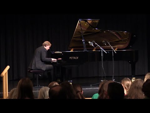 Na slavnostním koncertu zahrál pianista Ivo Kahánek