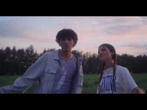 DannyLux & Yami Safdie - ALGUIEN MÁS (Official Video)